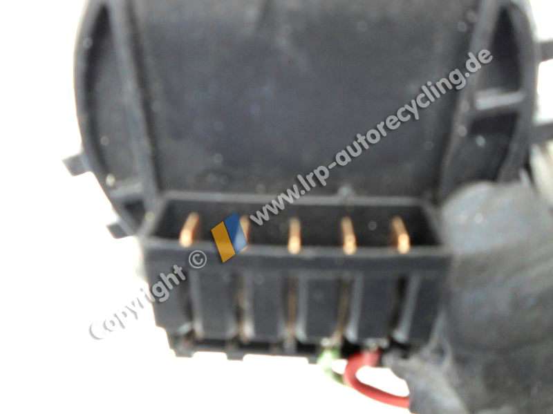 AUDI A4 (B5) BJ1998 WISCHERMOTOR VORN 8D1955023D BOSCH 0390241132 STECKER FEST